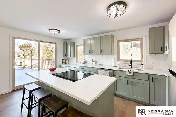 5208 Grover, Omaha, NE 68106