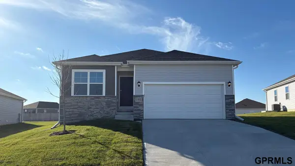 11456 White Pine Drive, Papillion, NE 68046