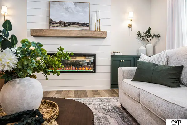 18710 Pinehurst Avenue, Gretna, NE 68028