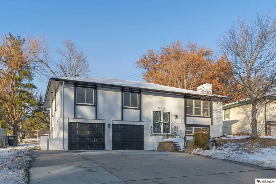 16024 Wood Drive, Omaha, NE 68130 - Image #2