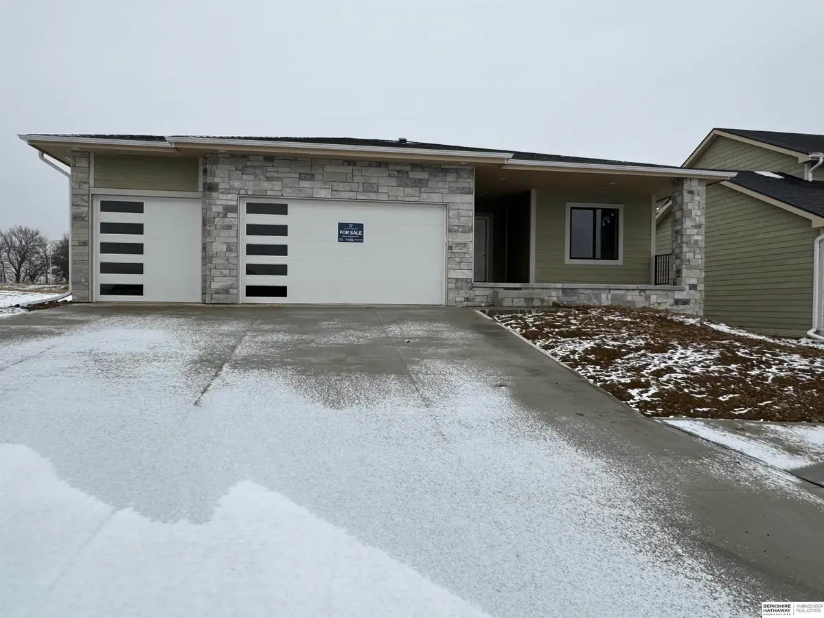 21428 Z Street, Elkhorn, NE 68022 - Image #1