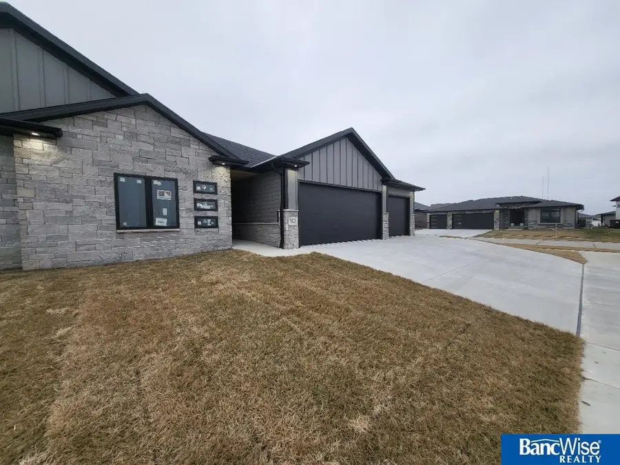 9401 Delano Drive, Lincoln, NE 68516 - Image #2