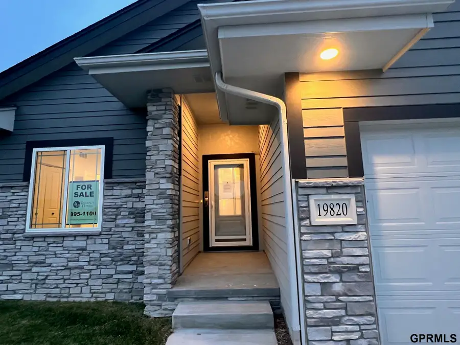 19820 Cinnamon Street, Chicago, NE 68135 - Image #2