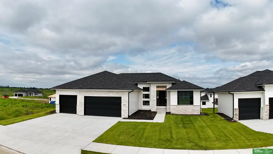 5430 N 212 Avenue, Elkhorn, NE 68022 - Image #2