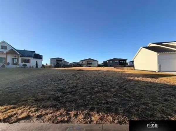 6468 S 208 Street, Elkhorn, NE 68022