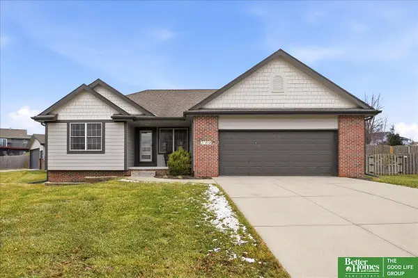 21949 Bobwhite Ave, Gretna, NE 68028-5968