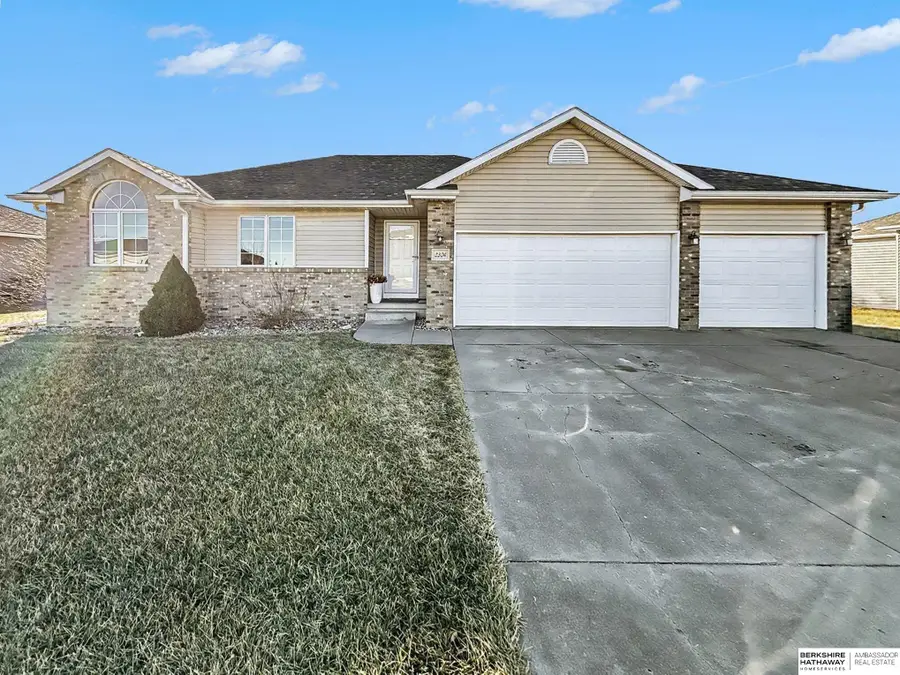 2304 E 16th Street, York, NE 68467 - Image #2