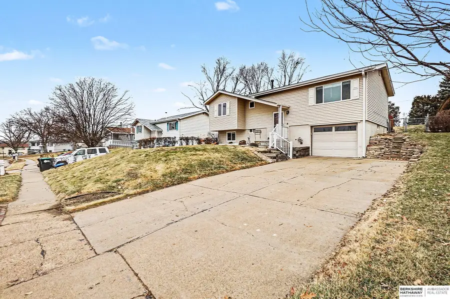 10612 Nicholas Street, Omaha, NE 68114 - Image #2