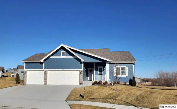 11304 Horizon Circle, Papillion, NE 68046