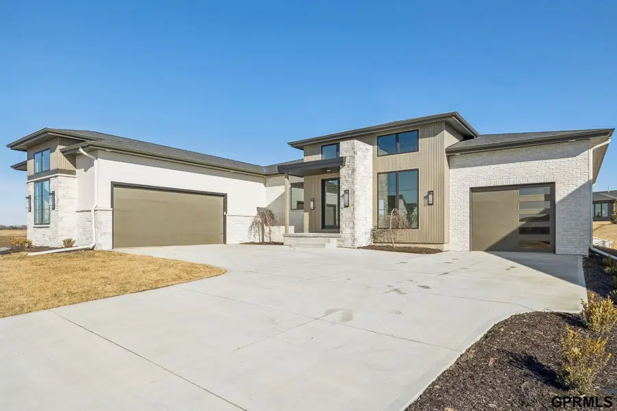 5763 Kestrel Parkway, Elkhorn, NE 68022 - Image #2