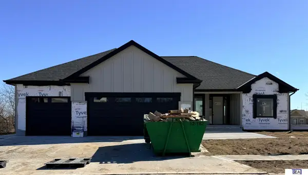 613 Valley Road, Papillion, NE 68046