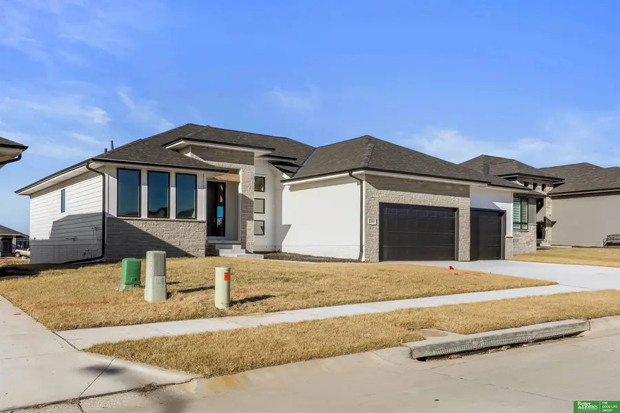 5444 N 212th Street, Elkhorn, NE 68022 - Image #2