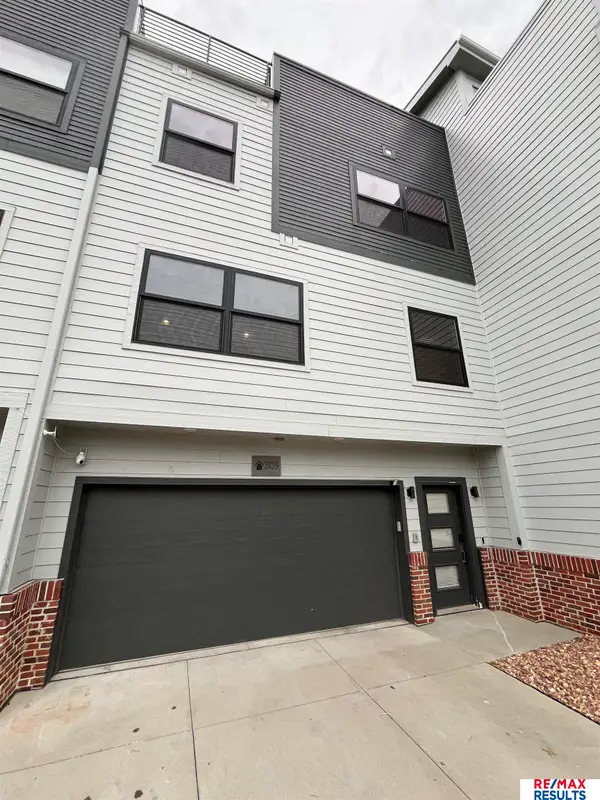 3109 Mayberry Plaza, Omaha, NE 68105