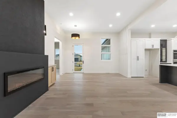 21109 Atwood Avenue, Elkhorn, NE 68022