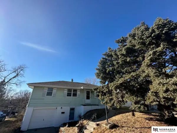 5548 N 61 Street, Omaha, NE 68104