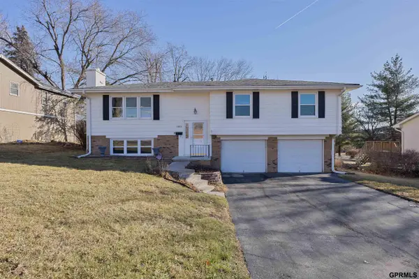 1009 S Harrison Street, Papillion, NE 68046