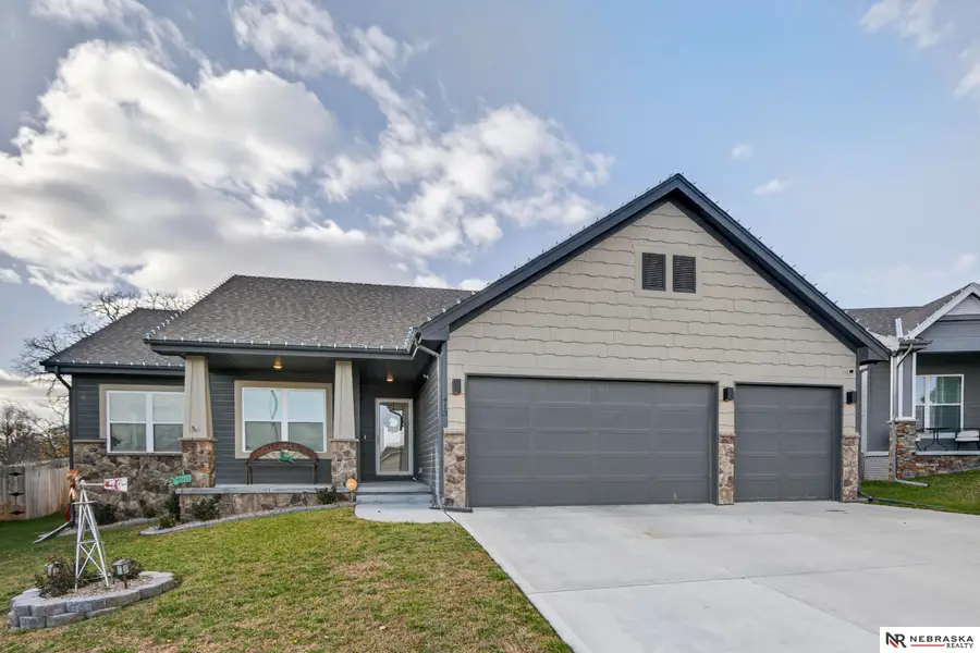 413 Eastwood Drive, Louisville, NE 68037 - Image #2