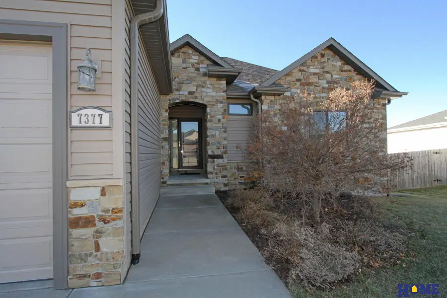 7377 Yankee Woods Drive, Lincoln, NE 68516 - Image #2