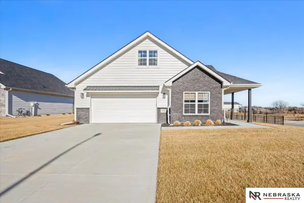 12352 Horizon St., Papillion, NE 68046