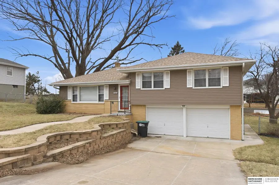 4628 Crestline Street, Omaha, NE 68134 - Image #2