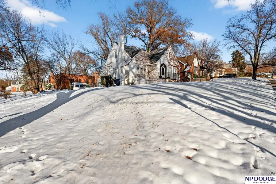 5824 Nicholas Street, Omaha, NE 68132 - Image #3