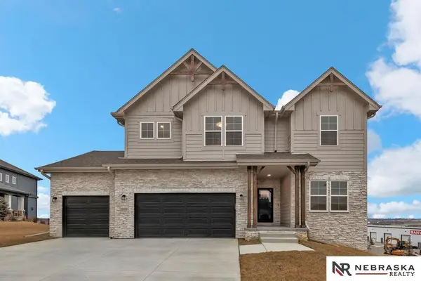 12356 Elk Ridge Circle, Papillion, NE 68046