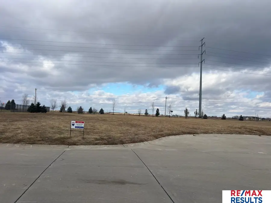 19206 Grand Avenue Circle, Elkhorn, NE 68022 - Image #2