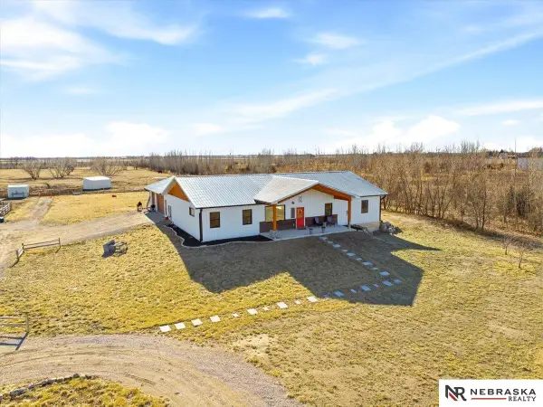 25825 Bennington Road, Valley, NE 68064