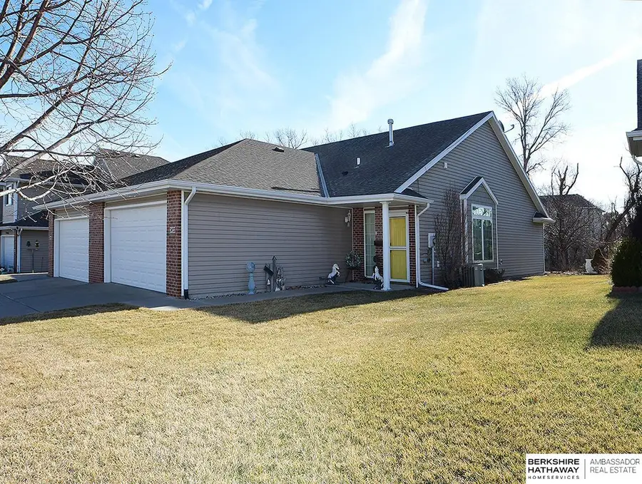 2432 Cedar Cove Road, Lincoln, NE 68507 - #2