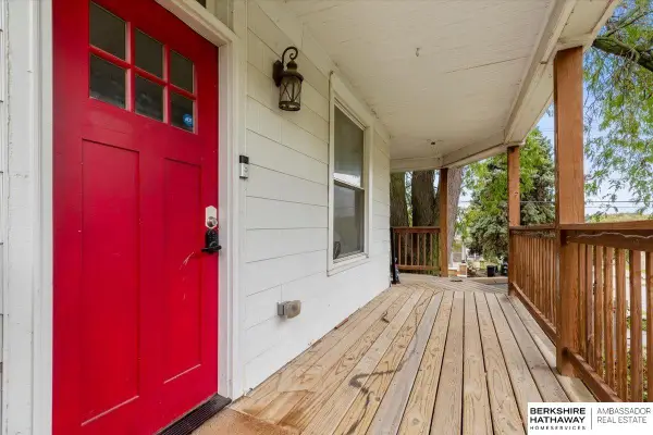 3077 S 16th Street, Omaha, NE 68108