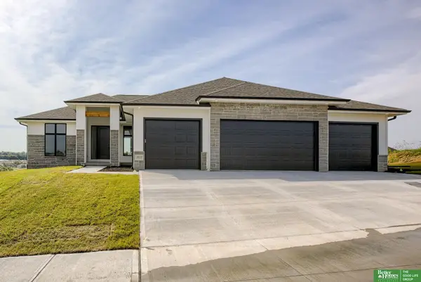 10643 S 101st Avenue Circle, Papillion, NE 68046