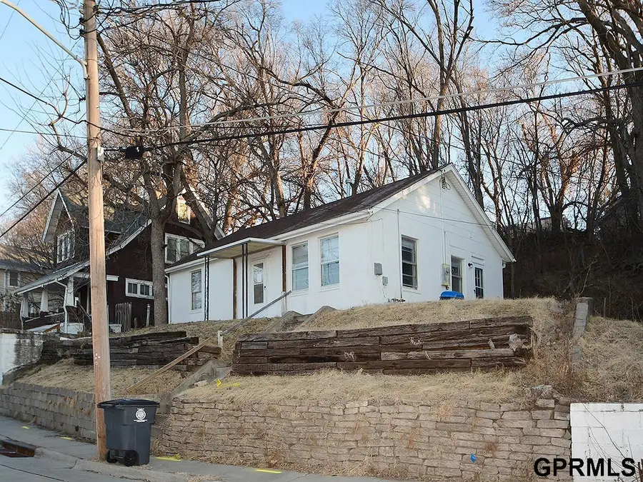 325 Scott Street, Council Bluffs, IA 51503 - Image #2