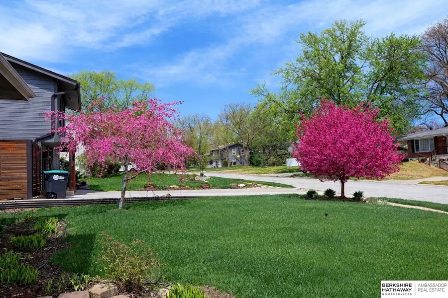 9157 Meadow Drive, Omaha, NE 68114 - Image #2