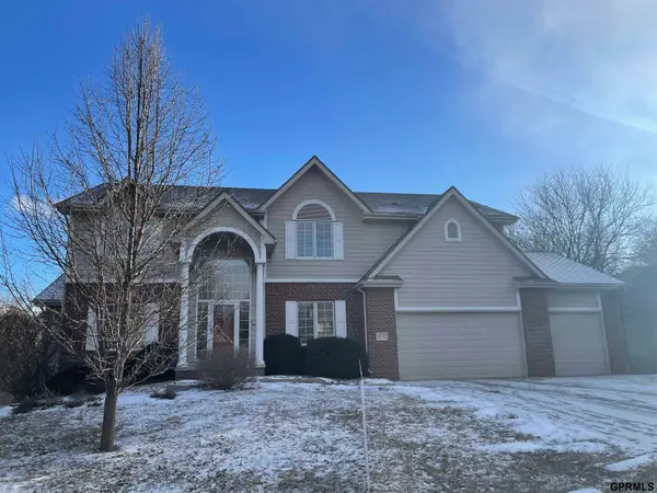 16521 Douglas Circle, Omaha, NE 68118