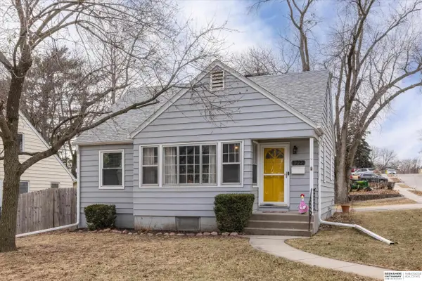 1722 N 49th Street, Omaha, NE 68104