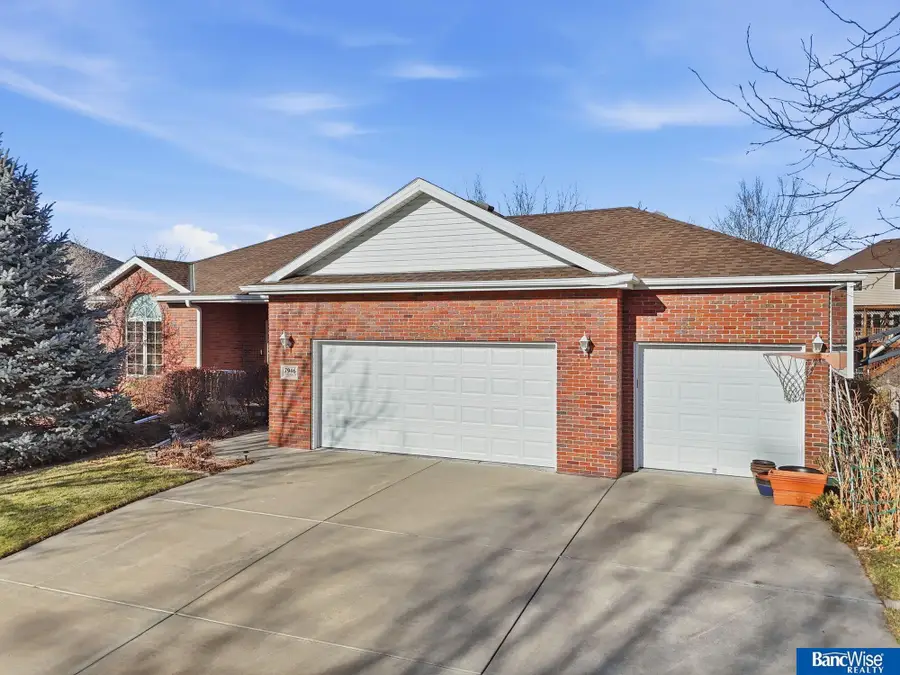 7946 Hunters Ridge Road, Lincoln, NE 68516 - Image #2