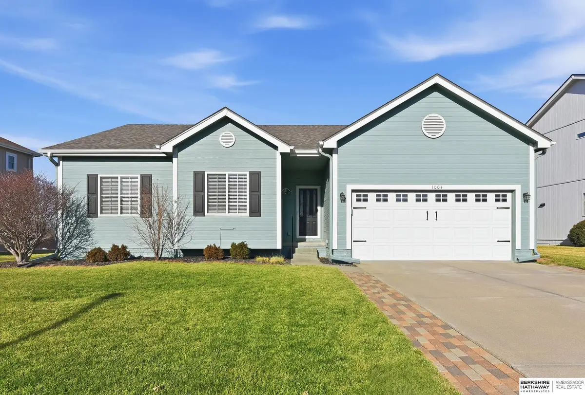 1004 Valleyview Drive, Papillion, NE 68046 - Image #1