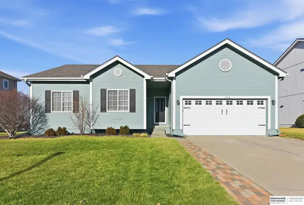 1004 Valleyview Drive, Papillion, NE 68046