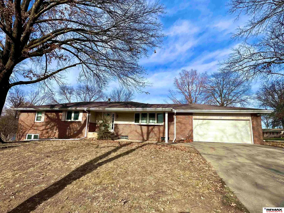 8520 Navajo Trail, Lincoln, NE 68520 - #1