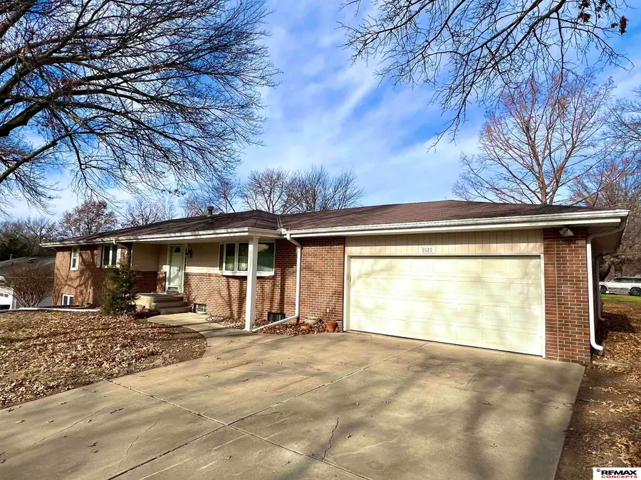 8520 Navajo Trail, Lincoln, NE 68520 - #2