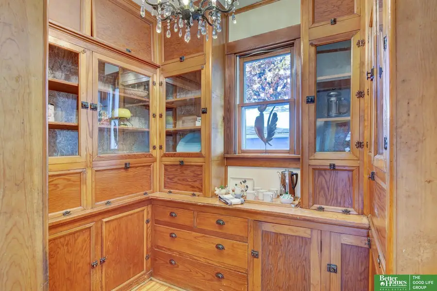 2301 S 35th Avenue, Omaha, NE 68105 - #2