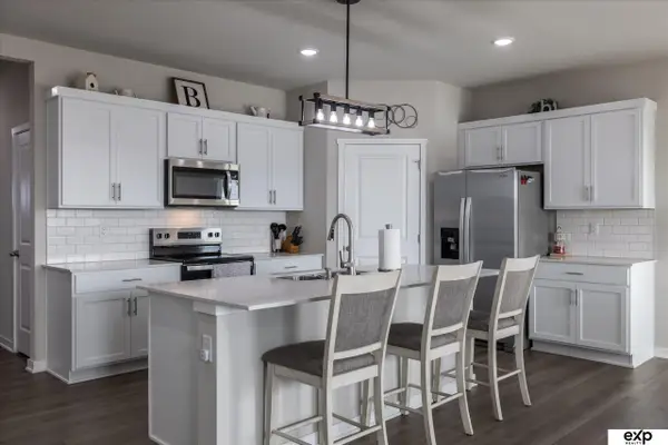 17525 Rose Lane Road, Omaha, NE 68136