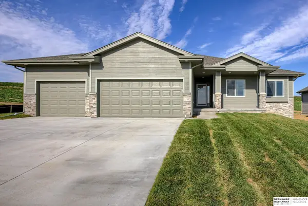 11002 N 159 Avenue, Bennington, NE 68007