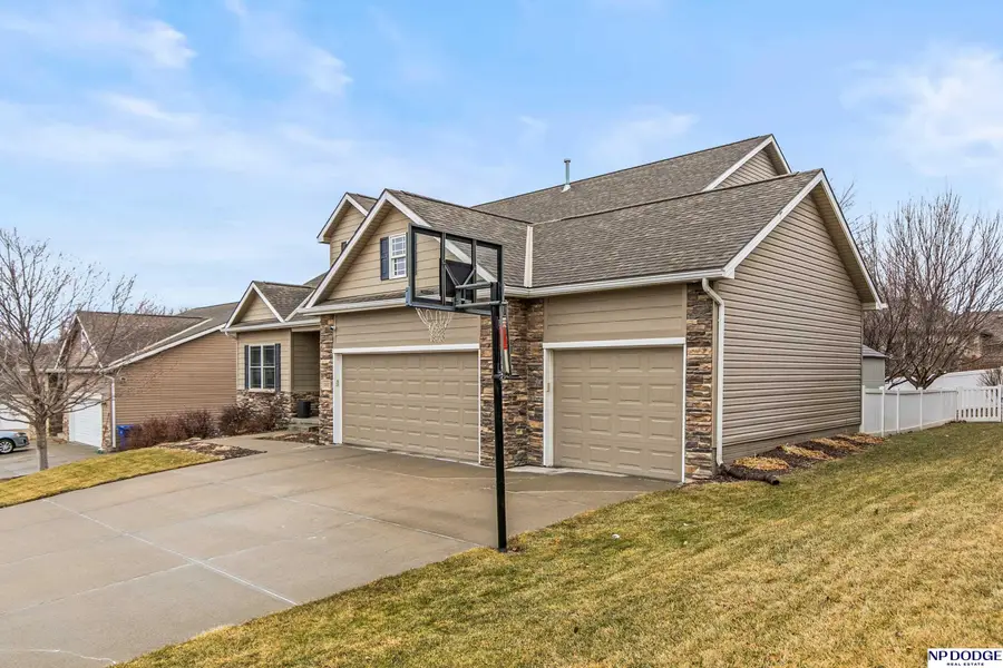 19507 Binney Circle, Elkhorn, NE 68022 - Image #2
