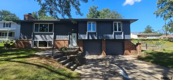 1126 Hackney Drive, Papillion, NE 68046