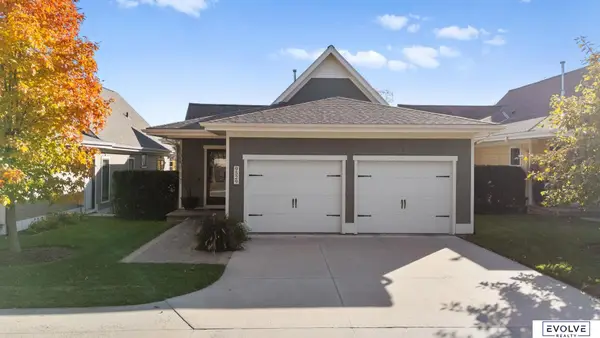 9529 W Center Road, Omaha, NE 68124