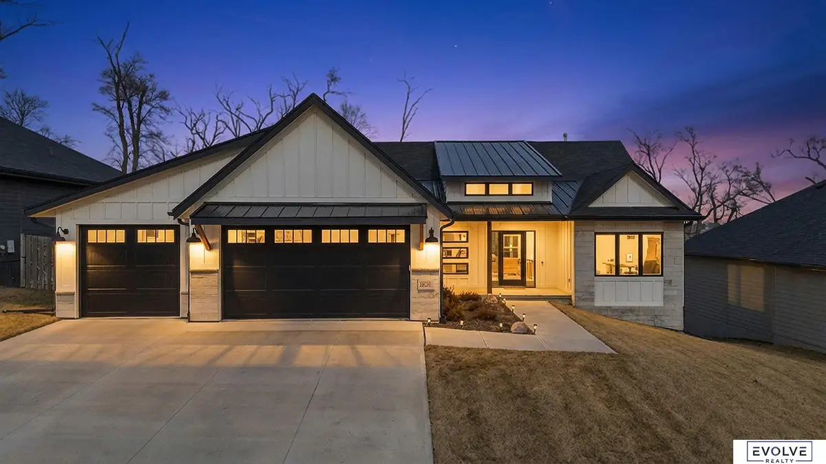 18128 Gretchen Avenue, Elkhorn, NE 68022 - Image #1