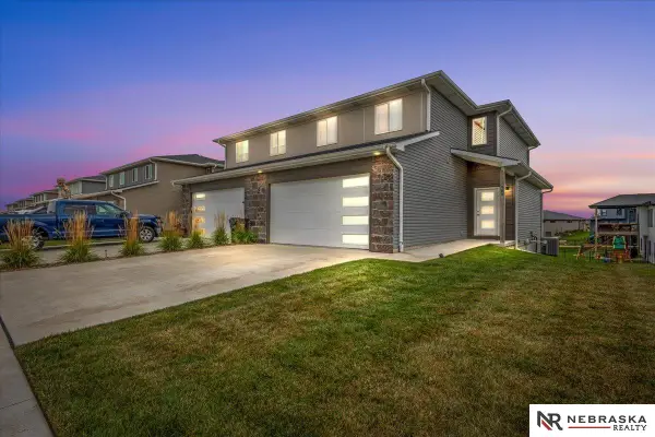 989 Titan Drive, Hickman, NE 68372
