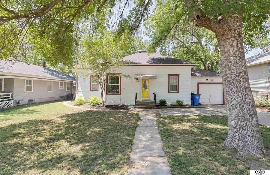 2313 S 11th Street, Lincoln, NE 68502 - #2
