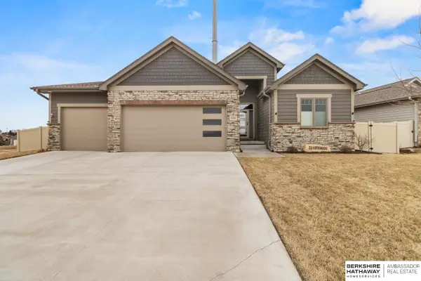 10105 S 180th Avenue Circle, Omaha, NE 68136